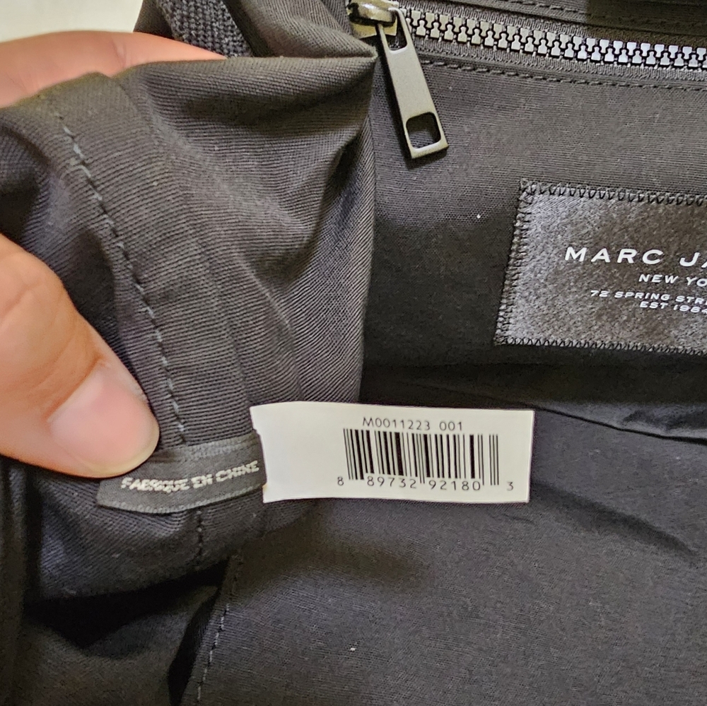 THE MARC JACOBS Logo Canvas Tote - Picture 13 of 17